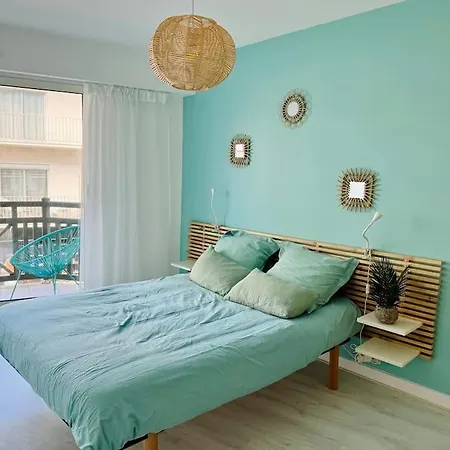 Un Nid Au Marche A *