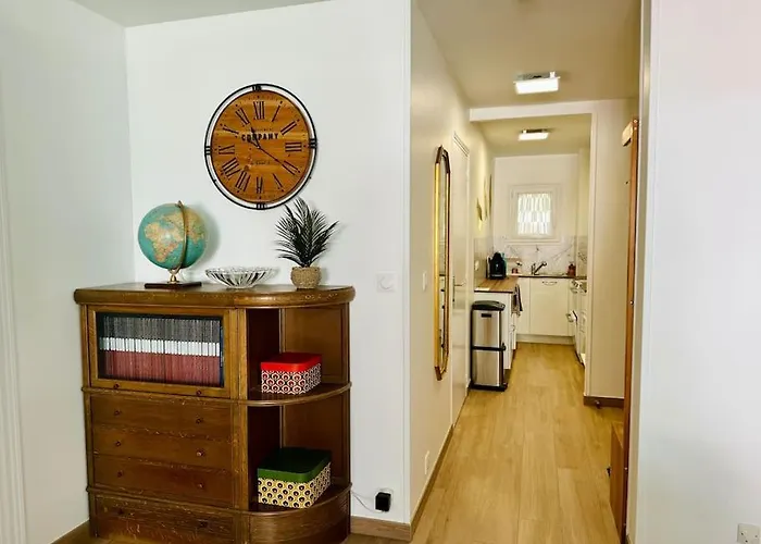 Un Nid Au Marche A *