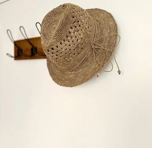 Un Nid Au Marche A *